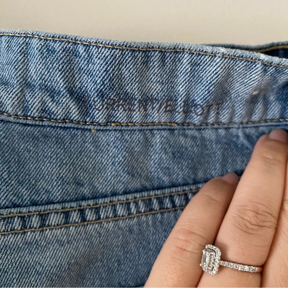 Current Elliott straight leg jeans 2 yr factory distressing on fabric - Picture 7 of 9